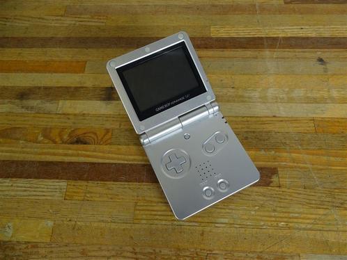 A1666. Nintendo Game Boy Advance SP Zilver, Consoles de jeu & Jeux vidéo, Consoles de jeu | Nintendo Game Boy, Comme neuf, Game Boy Advance