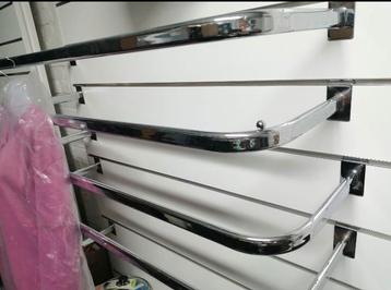 Ophanghaken van lamellen wand beschikbaar voor biedingen