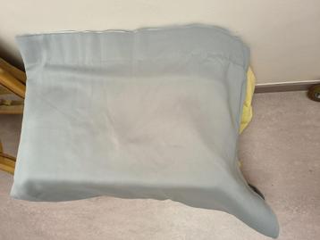 Lichtgroen/grijs overgordijn (160cm op 300cm) beschikbaar voor biedingen