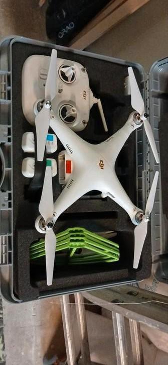 DJI Phantom2 avec 2 batteries et valise de transport  beschikbaar voor biedingen
