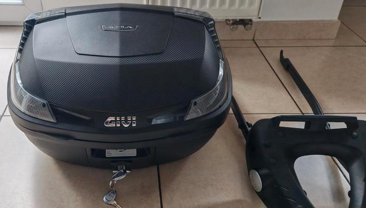 Nieuwe GIVI topkoffer + BEUGEL +BEVESTIGING, Motoren, Accessoires | Koffers en Tassen, Nieuw, Ophalen
