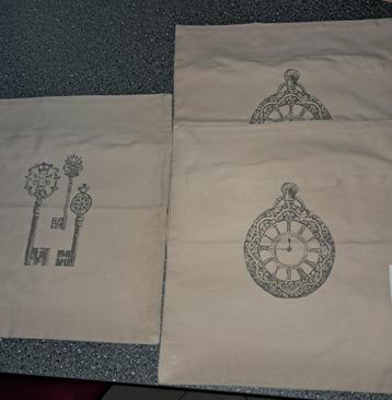 3 housses de coussins beschikbaar voor biedingen
