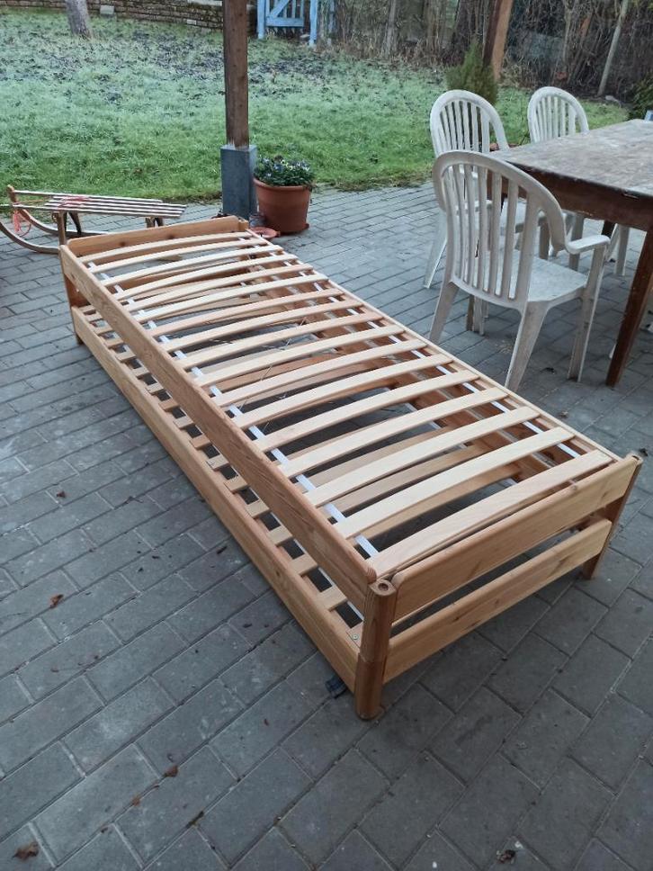Bed stapelbaar ikea utåker, Huis en Inrichting, Slaapkamer | Bedden, Gebruikt, 80 cm, 200 cm, Hout, Ophalen