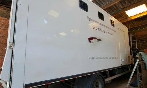 Camion à chevaux Volvo pouvant accueillir jusqu'à 7 chevaux, Animaux & Accessoires, Chevaux