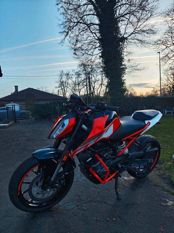 KTM Duke 125cc - 10 000 km - 2017 - Permis de conduire B (-2, Motos, Motos | Honda, Particulier, Naked bike, ABS, Éclairage LED