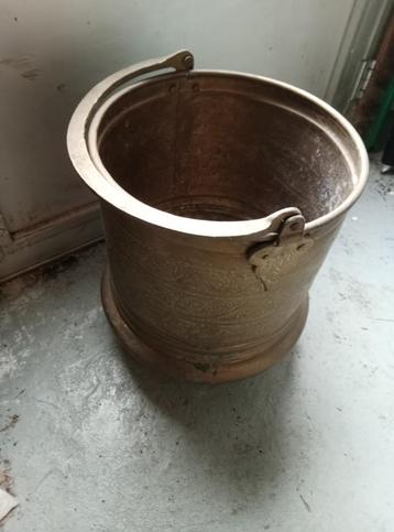 Chaudron vintage beschikbaar voor biedingen