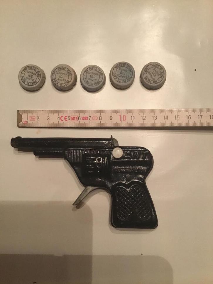 Zwarte blikken revolver, Antiek en Kunst, Antiek | Speelgoed, Ophalen of Verzenden