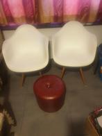 Je vends 2 sièges baquets Eames + coussins + pouf en lot, Maison & Meubles, Chaises, Comme neuf, Synthétique, Eames kuipstoelen