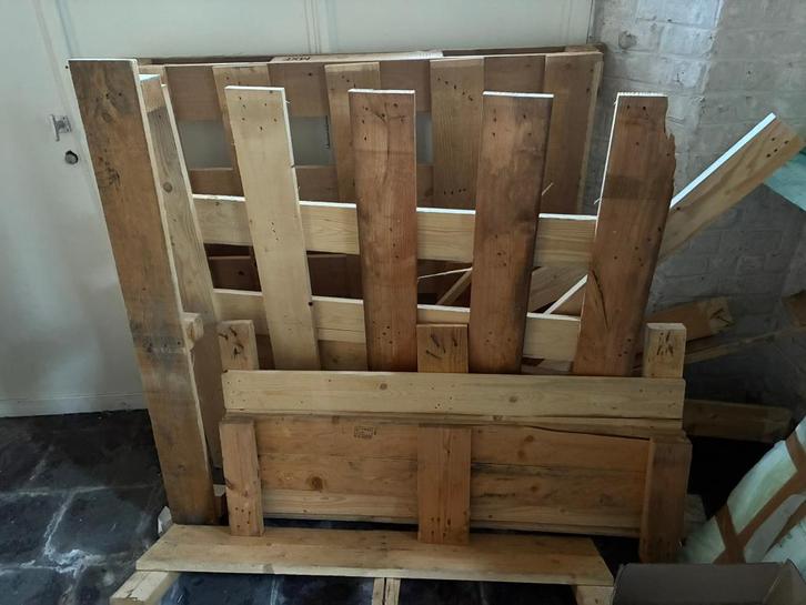 Palette entière et morceaux bois, Bricolage & Construction, Bois & Planches, Utilisé, Palette, Autres essences de bois, Moins de 200 cm