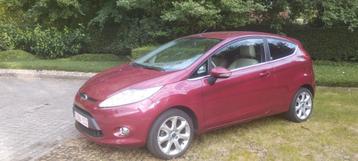 Intérieur en cuir de la Ford Fiesta Hatchback 1.4, Beige, Carnet d'entretien, 5 places, Automatique