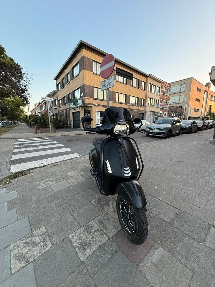 Vespa sprint mat zwart (80cc + akra + B klasse), Vélos & Vélomoteurs, Scooters | Vespa, Comme neuf, Vespa S, Classe B (45 km/h)
