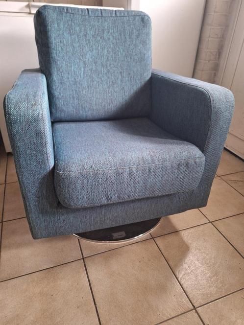 Fauteuil pivotant en très bon état (Mobilec), Huis en Inrichting, Fauteuils, Gebruikt, Hout, Metaal, Stof, 50 tot 75 cm, Minder dan 75 cm