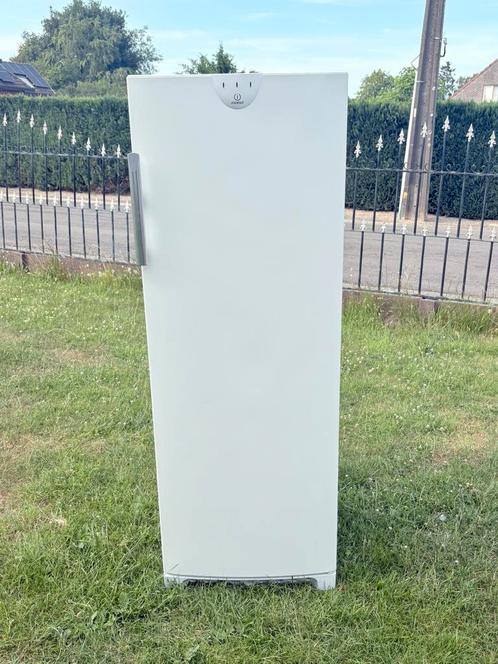 Indesit a++ klasse diepfries✅, Elektronische apparatuur, Vriezers en Diepvrieskisten, Ophalen