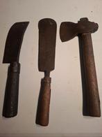 3 oude hakbijlen, Ophalen