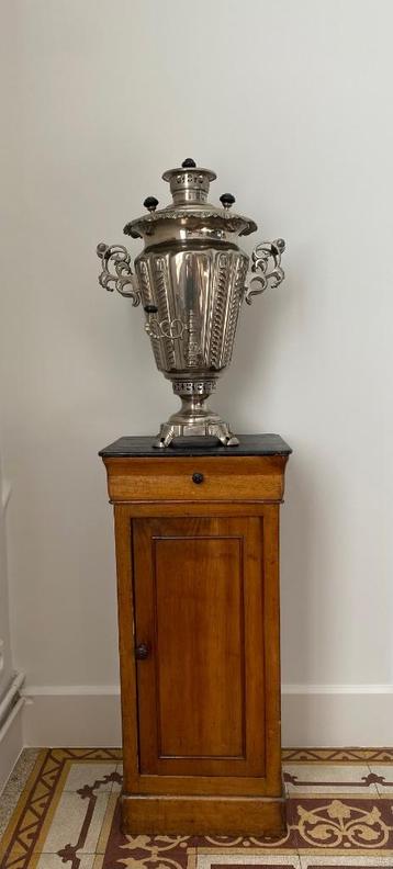 Vintage houten kastje met lade – 37x32x80 cm beschikbaar voor biedingen