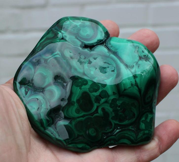 gepolierde MALACHIET uit LUBUMBASHI in CONGO, Verzamelen, Mineralen en Fossielen, Mineraal, Ophalen of Verzenden