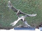 standbeeld van een vliegende adelaar en een bronzen kop gesi, Antiek en Kunst, Ophalen, Brons