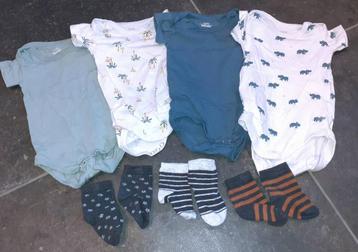 Baby kleding 4 rompers Zeeman 50-56 en sokjes beschikbaar voor biedingen