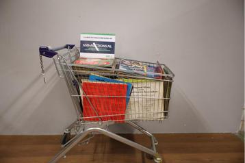 Winkelkar Vol met Langspeelplaten beschikbaar voor biedingen