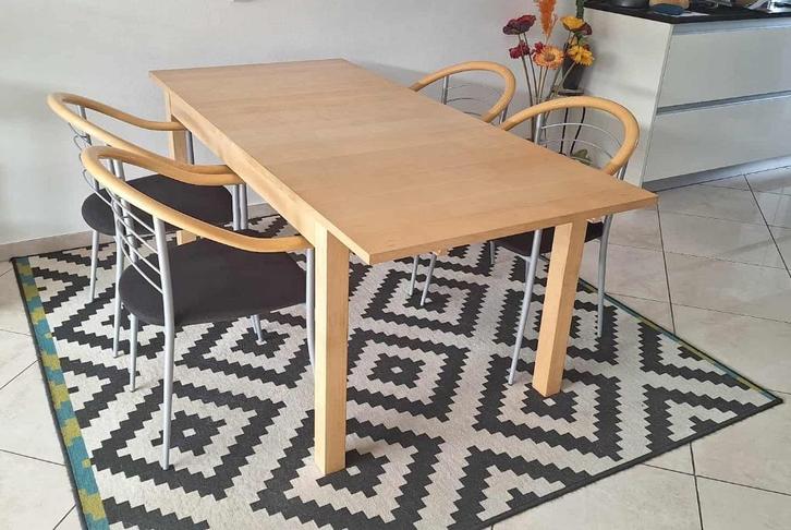 Te koop vier metalen eetkamerstoelen met houten leuning., Huis en Inrichting, Stoelen, Gebruikt, Vier, Hout, Metaal, Stof, Grijs