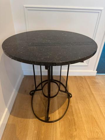 Marmer tafel beschikbaar voor biedingen