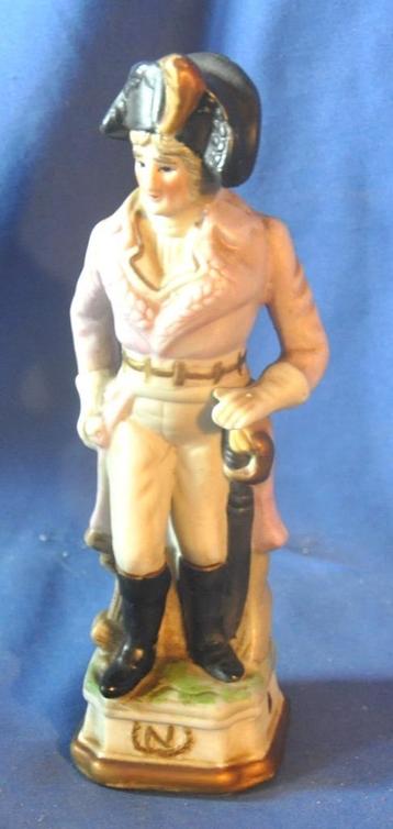 statue en faïence officier de cavalerie napoléonien  beschikbaar voor biedingen