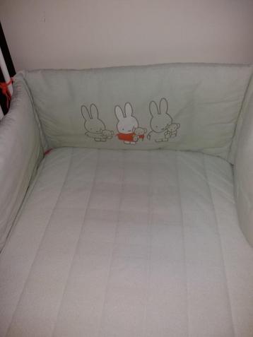 Bedomranding voor babybedje beschikbaar voor biedingen