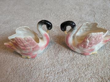 Franse Majolica Swan 1990  white & pink beschikbaar voor biedingen