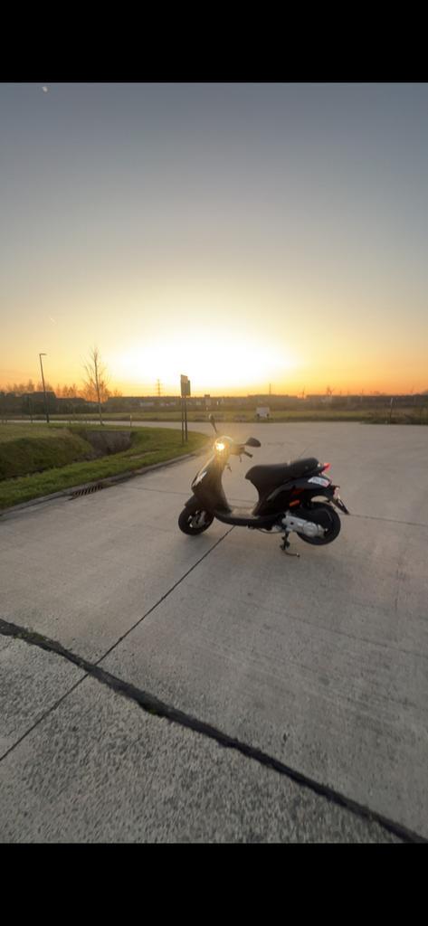 Piaggio Zip 4t 50cc B-klasse - 3.000 km – Garantie tot 2027, Fietsen en Brommers, Scooters | Piaggio, Zo goed als nieuw, Zip, Klasse B (45 km/u)