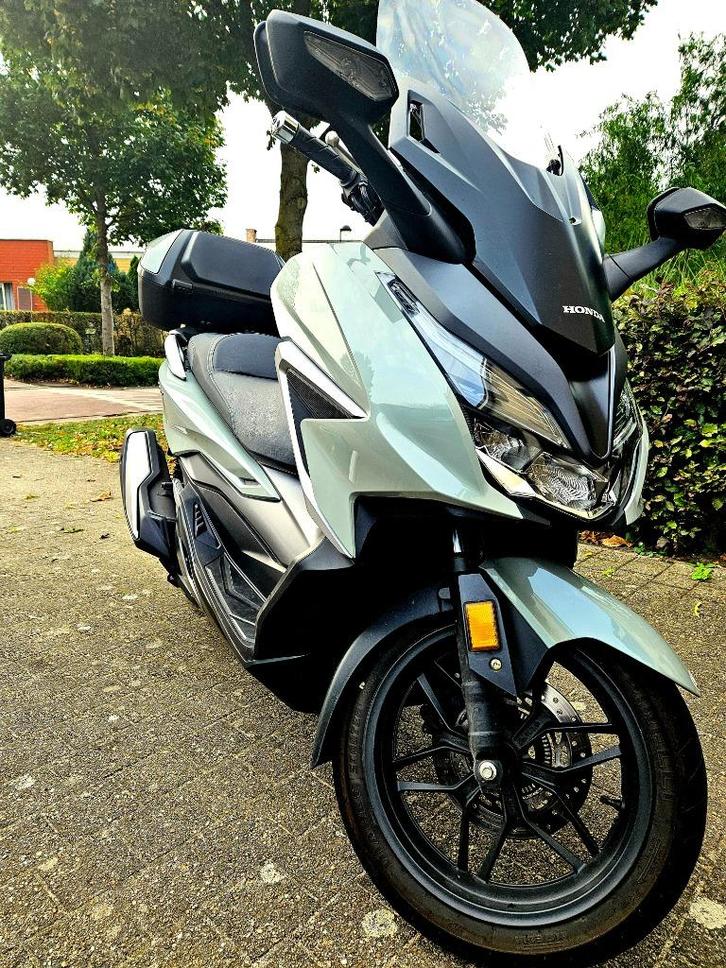 Honda forza 350, Motoren, Motoren | Honda, Particulier, Scooter, 12 t/m 35 kW, 1 cilinder, ABS, LED Verlichting, Traction Control