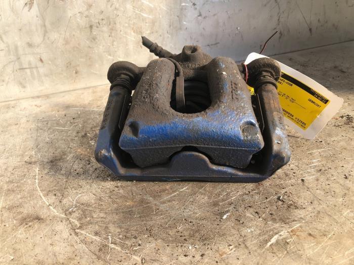 Remklauw (Tang) rechts-voor van een BMW 1-Serie, Auto-onderdelen, Remmen en Aandrijving, BMW, Gebruikt, 3 maanden garantie, Ophalen of Verzenden