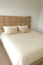 Luxe bed met gecapitonneerd hoofdbord 180x200 cm, Ophalen, Beige, Tweepersoons, Zo goed als nieuw