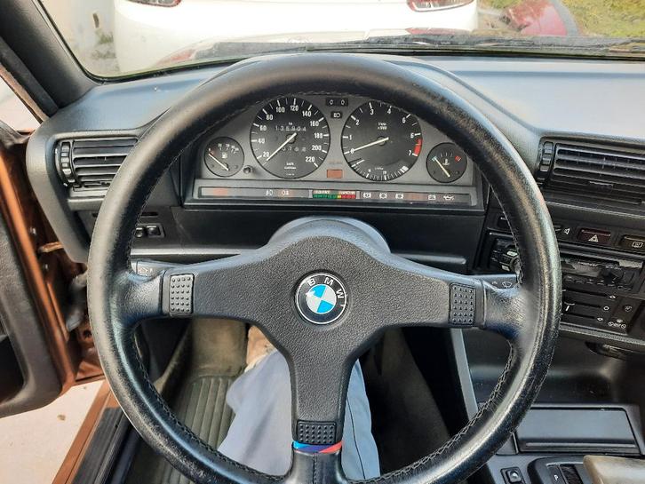 BMW 318 i Boite Automatique 1985, Autos, BMW, Particulier, Série 3, Vitres électriques, Toit ouvrant, Essence, Coupé, Automatique