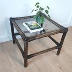 Table basse vintage en rotin avec plateau en verre fumé, Maison & Meubles, Tables | Tables d'appoint, Enlèvement, Utilisé, Verre