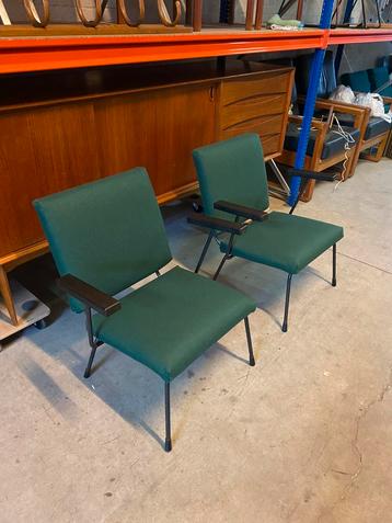 2 Wim Rietveld fauteuils Gispen 1954 beschikbaar voor biedingen