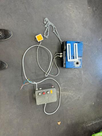 Asmotor sectionale poort, Doe-het-zelf en Bouw, Ophalen, Zo goed als nieuw