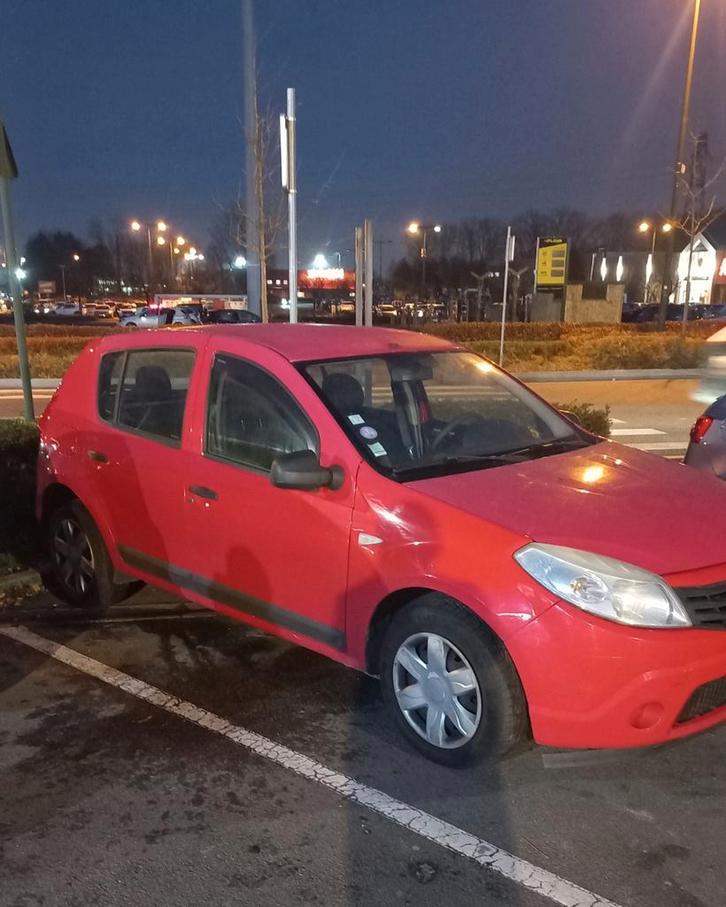 Dacia GPL Essence pour pièces ou mécano ou export, Autos, Dacia, Particulier, Sandero, LPG, 5 portes, Boîte manuelle, Rouge, Enlèvement