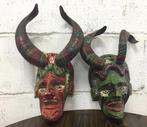 s/2 masques de diable en bois, Antiquités & Art, Curiosités & Brocante, Envoi