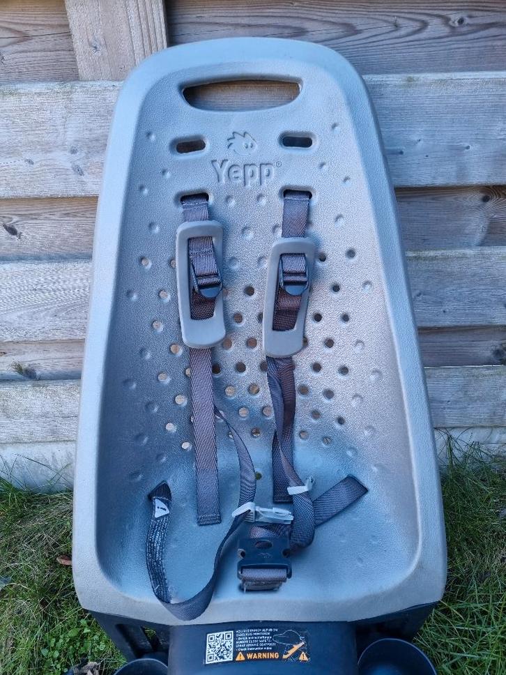 Kinderstoel Fiets (Yepp), Fietsen en Brommers, Fietsaccessoires | Fietsstoeltjes, Gebruikt, Achterzitje, 15 t/m 25 kg, Voetsteuntjes