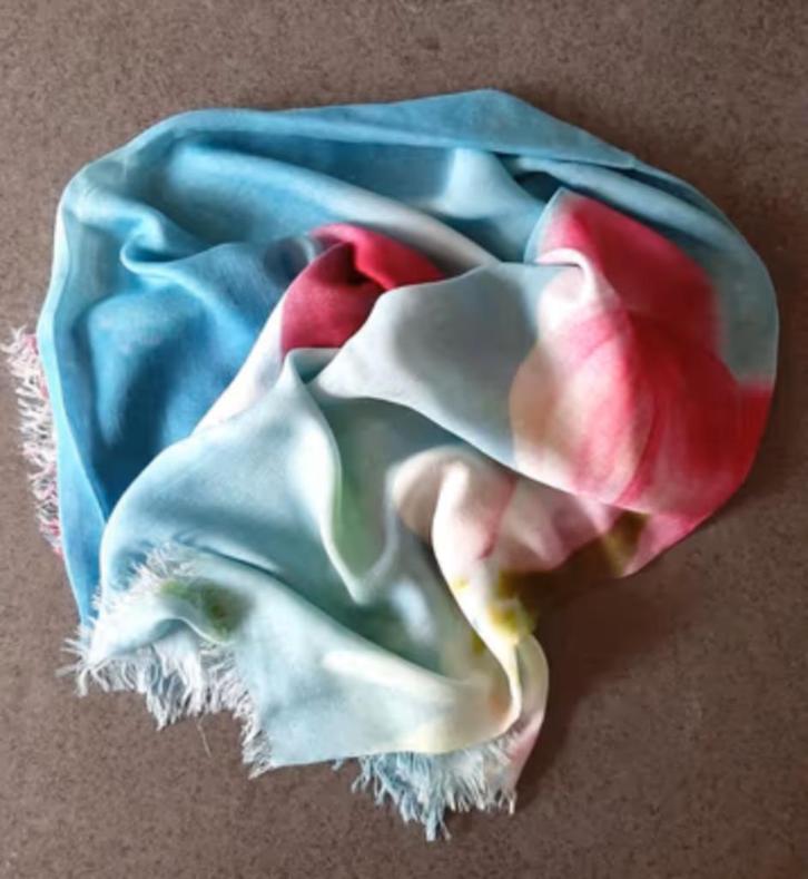 Te koop: Nieuw!! Toffe sjaal van Titto., Kleding | Dames, Mutsen, Sjaals en Handschoenen, Nieuw, Sjaal, Maat 46/48 (XL) of groter