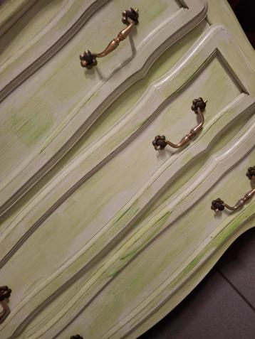 Commode kast beschikbaar voor biedingen