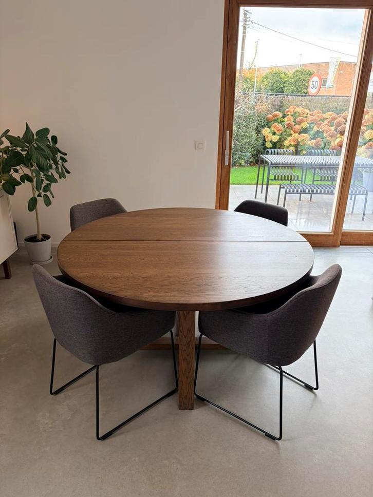 Ikea Morbylanga ronde eettafel + 6 grijze Tossberg stoelen, Huis en Inrichting, Tafels | Eettafels, Zo goed als nieuw, Ophalen