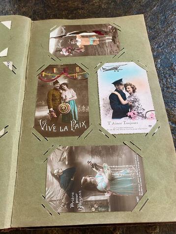 Art Nouveau postkaartenalbum –ca. 100 gekleurde prentkaarten beschikbaar voor biedingen