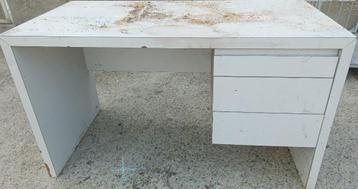 Bureau gratis met 3 lades wit beschikbaar voor biedingen