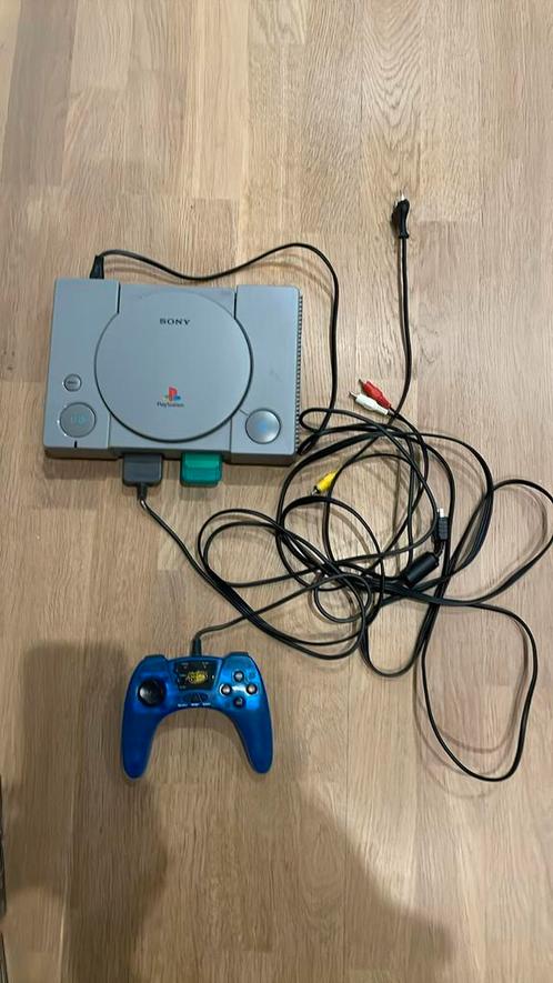 Playstation 1 met 8 spelletjes, Games en Spelcomputers, Spelcomputers | Sony PlayStation 1, Zo goed als nieuw, Met 1 controller