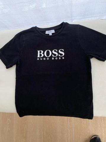 Twee 't shirts zwart, 102en 110, als nieuw beschikbaar voor biedingen