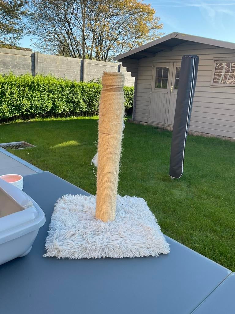 Krabpaal en eetkommetjes kat of klein hondje, Ophalen, Gebruikt, Krabpaal