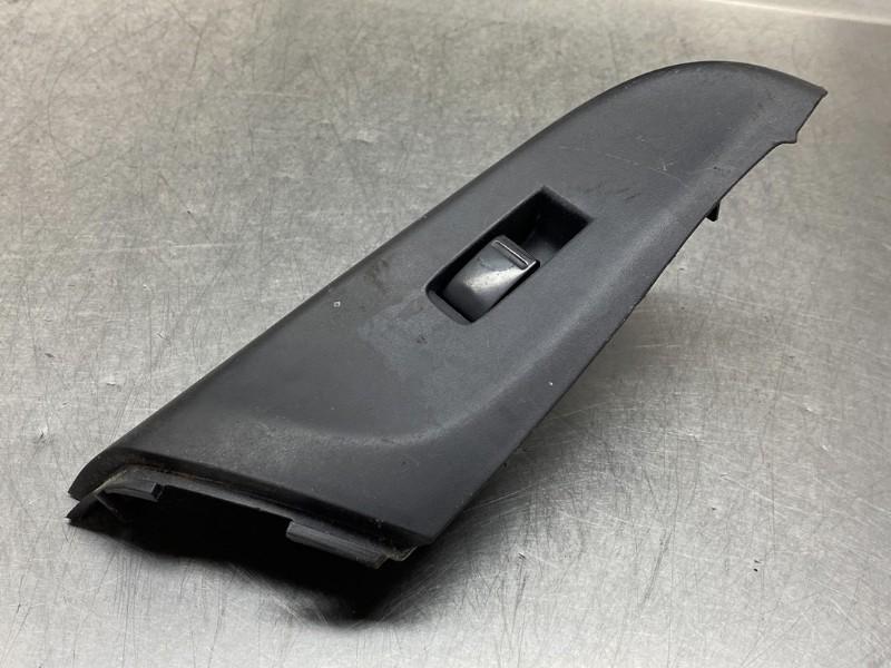 RAAMSCHAKELAAR Nissan Almera (N16) (01-2000/11-2006), Gebruikt, Nissan