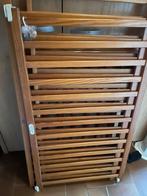 Bruin babybedje, Ophalen, Zo goed als nieuw, Matras