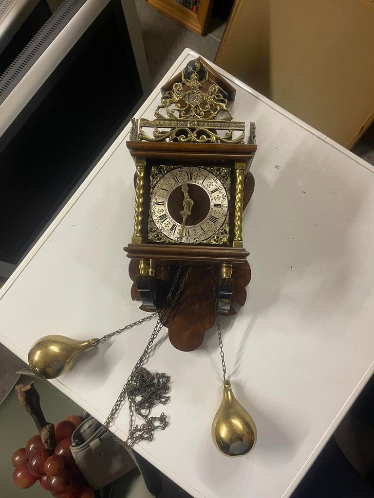 Horloge arrière Zaanse antique avec image de l'Atlas, Enlèvement